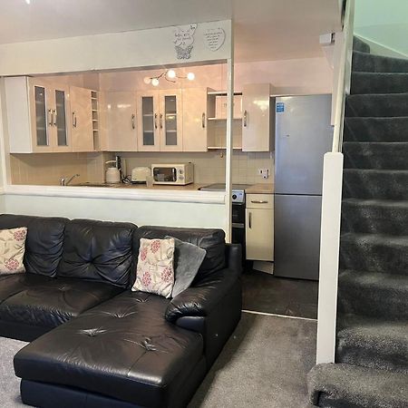 London 1 Bed Cosy House Apartment Norwood Exterior photo