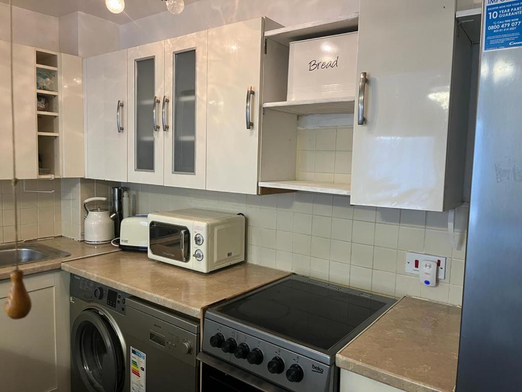London 1 Bed Cosy House Apartment Norwood Exterior photo