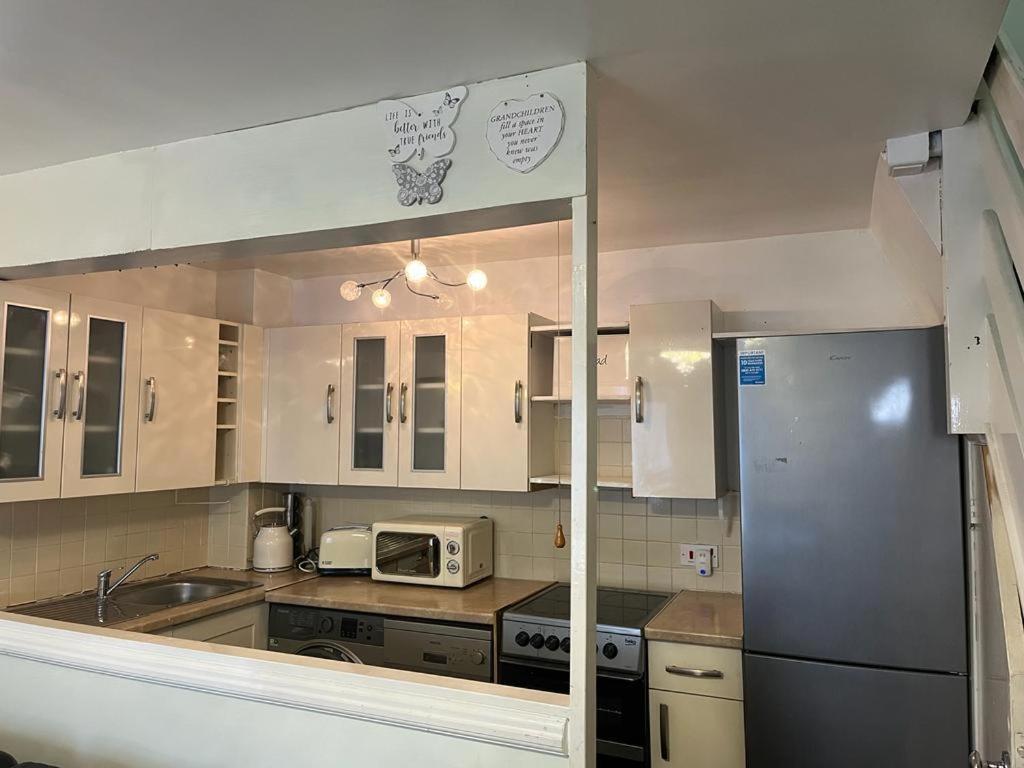 London 1 Bed Cosy House Apartment Norwood Exterior photo