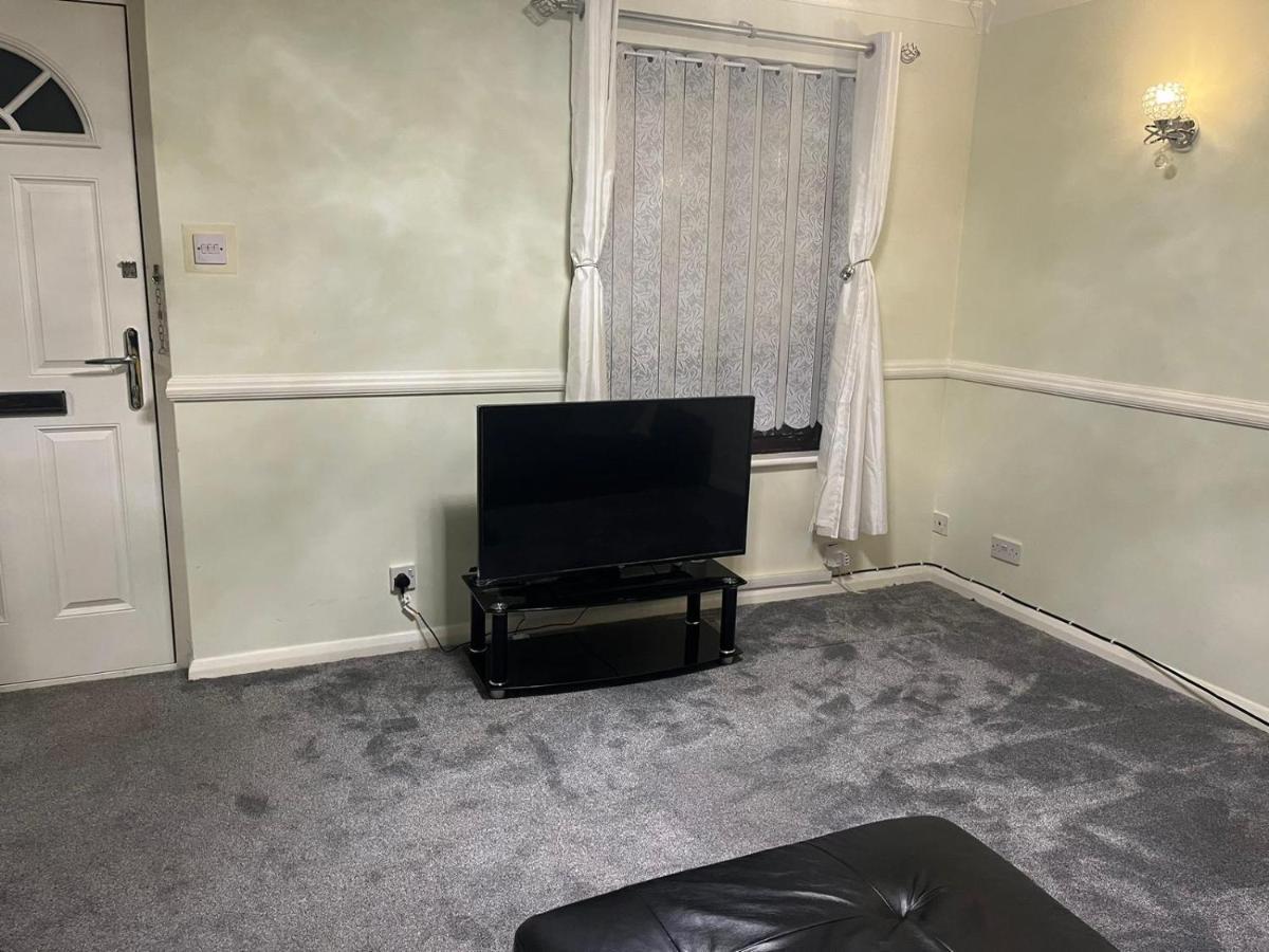 London 1 Bed Cosy House Apartment Norwood Exterior photo